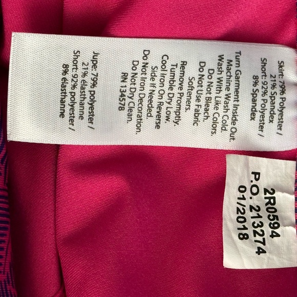 Vineyard Vines tennis/golf skort. Blue/pink. Size M - Picture 4 of 10